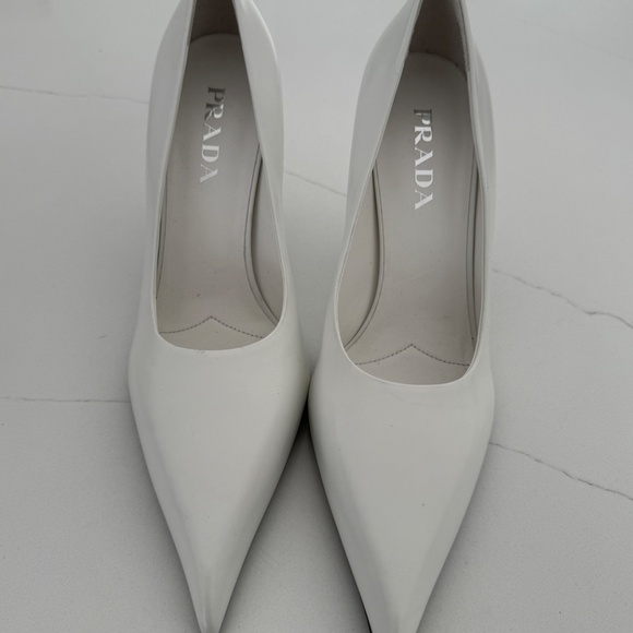 Prada Leather White Pumps Contemporary Pointed To Elegant Shoes Heels Size 40.5 - Picture 5 of 11